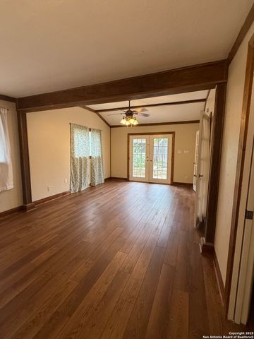 5706 Gomer Pyle Dr, San Antonio, TX 78240