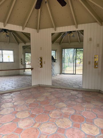 5706 Gomer Pyle Dr, San Antonio, TX 78240