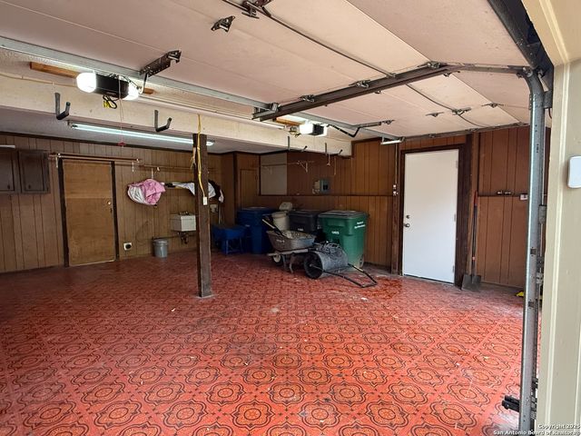 5706 Gomer Pyle Dr, San Antonio, TX 78240