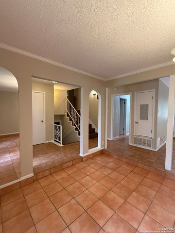 5706 Gomer Pyle Dr, San Antonio, TX 78240