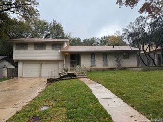 5706 Gomer Pyle Dr, San Antonio, TX 78240