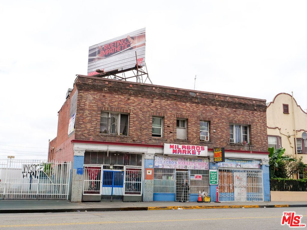 Image 12 of property listing at 1214 W 8th Street, Los Angeles, CA 90017