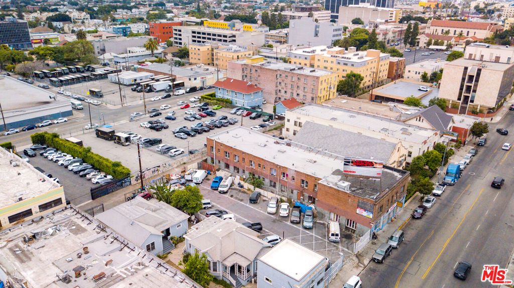 Image 21 of property listing at 1214 W 8th Street, Los Angeles, CA 90017