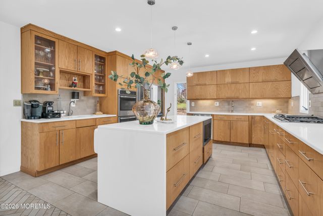 19 W Parkway Place, Holmdel, NJ 07733