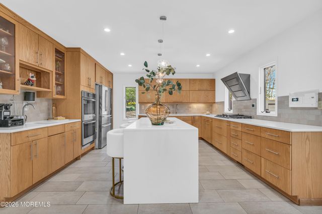 19 W Parkway Place, Holmdel, NJ 07733