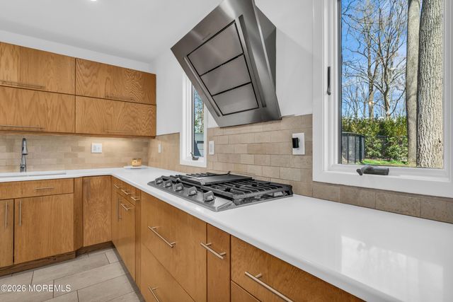 19 W Parkway Place, Holmdel, NJ 07733