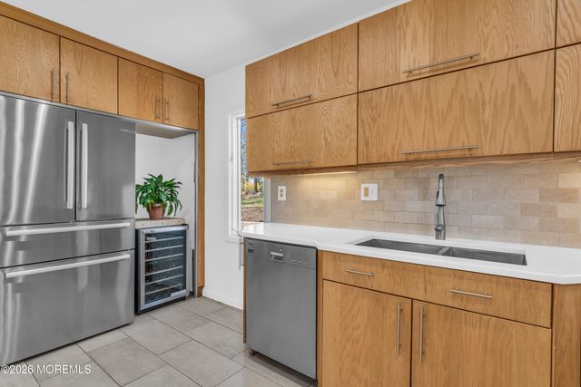 19 W Parkway Place, Holmdel, NJ 07733