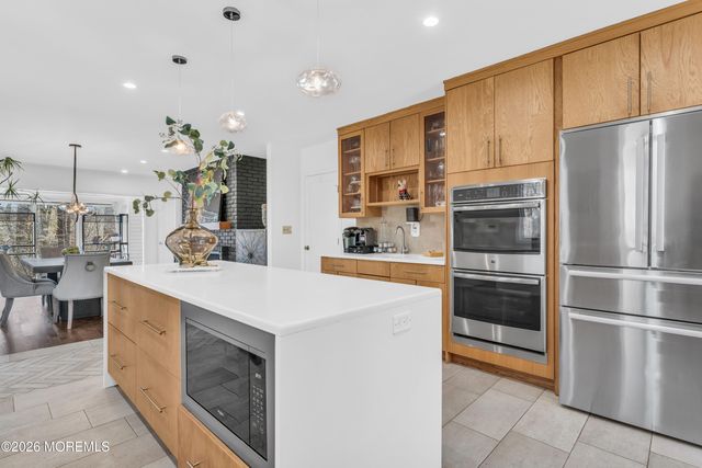 19 W Parkway Place, Holmdel, NJ 07733