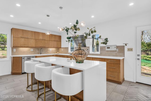 19 W Parkway Place, Holmdel, NJ 07733