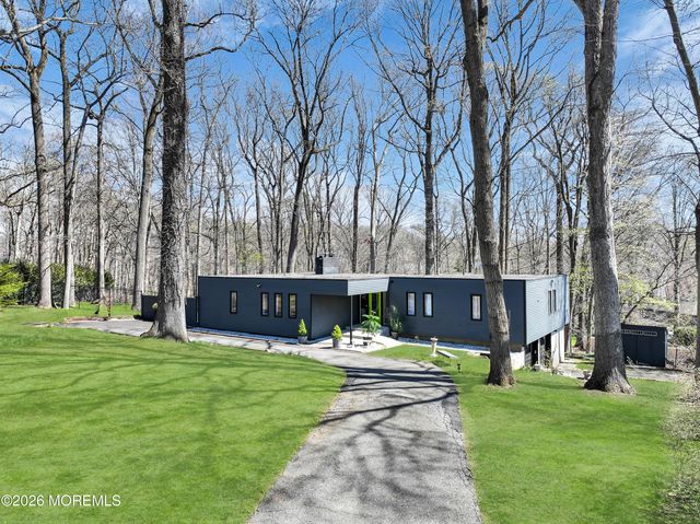 19 W Parkway Place, Holmdel, NJ 07733