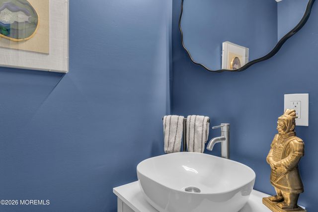 19 W Parkway Place, Holmdel, NJ 07733