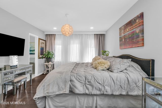 19 W Parkway Place, Holmdel, NJ 07733