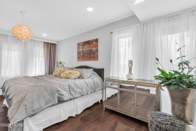 19 W Parkway Place, Holmdel, NJ 07733