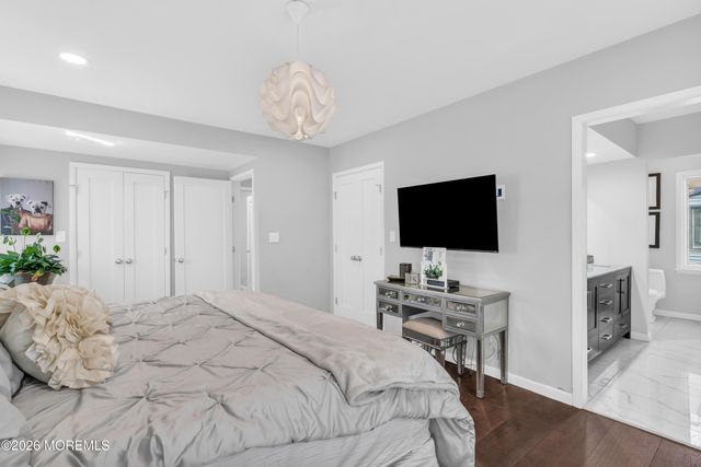 19 W Parkway Place, Holmdel, NJ 07733