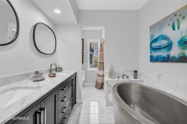 19 W Parkway Place, Holmdel, NJ 07733