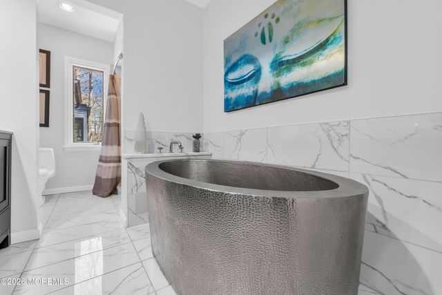 19 W Parkway Place, Holmdel, NJ 07733