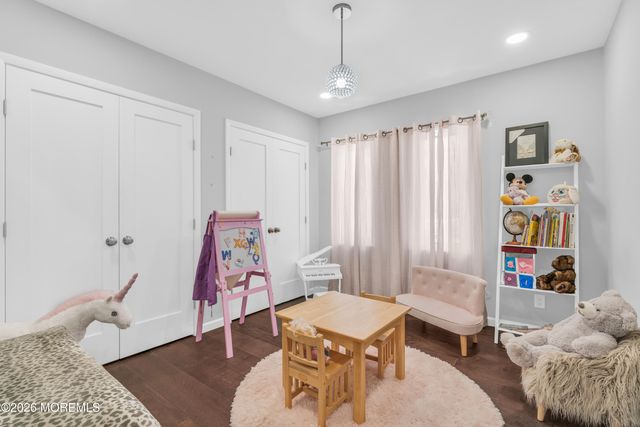 19 W Parkway Place, Holmdel, NJ 07733