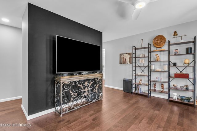 19 W Parkway Place, Holmdel, NJ 07733