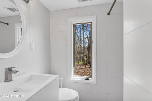 19 W Parkway Place, Holmdel, NJ 07733