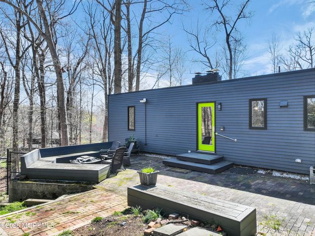 19 W Parkway Place, Holmdel, NJ 07733