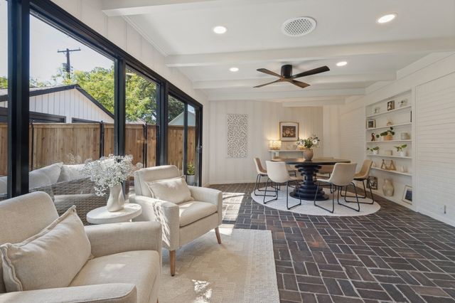 2013 Huntington Lane, Fort Worth, TX 76110