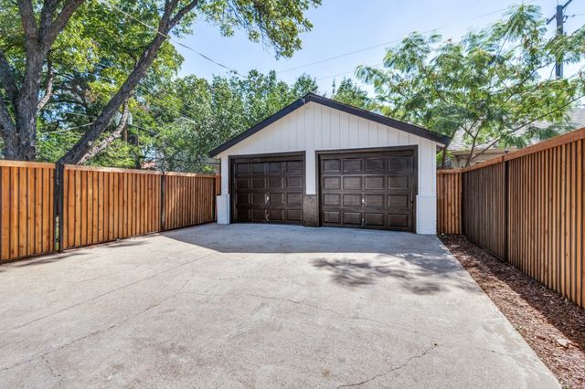 2013 Huntington Lane, Fort Worth, TX 76110