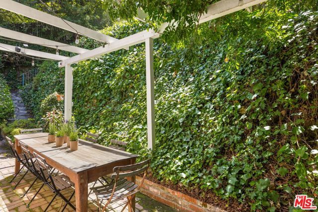 5630 Spreading Oak Drive, Los Angeles, CA 90068