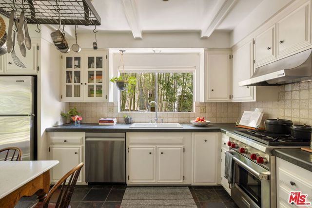 5630 Spreading Oak Drive, Los Angeles, CA 90068