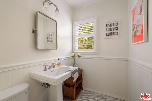 5630 Spreading Oak Drive, Los Angeles, CA 90068