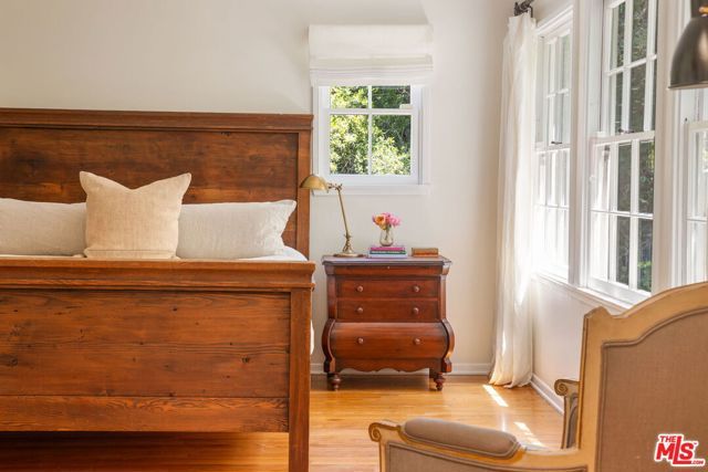 5630 Spreading Oak Drive, Los Angeles, CA 90068
