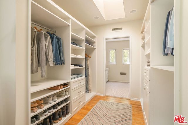 5630 Spreading Oak Drive, Los Angeles, CA 90068