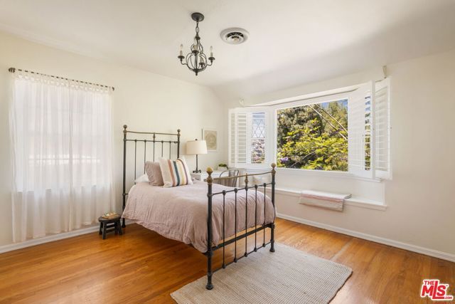 5630 Spreading Oak Drive, Los Angeles, CA 90068
