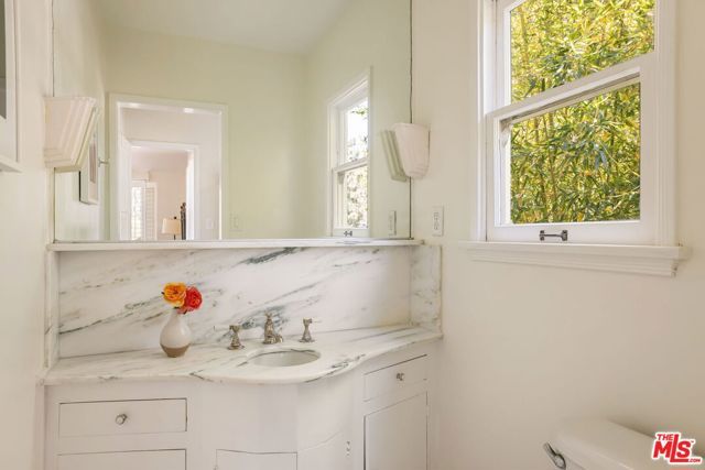 5630 Spreading Oak Drive, Los Angeles, CA 90068