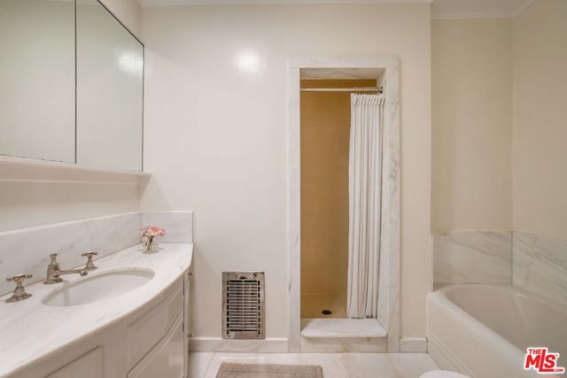 5630 Spreading Oak Drive, Los Angeles, CA 90068