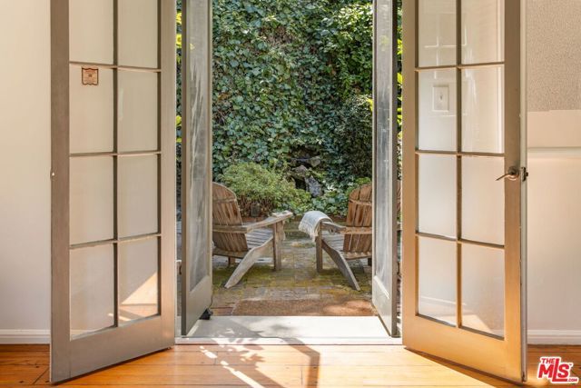 5630 Spreading Oak Drive, Los Angeles, CA 90068
