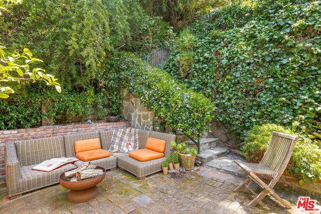 5630 Spreading Oak Drive, Los Angeles, CA 90068