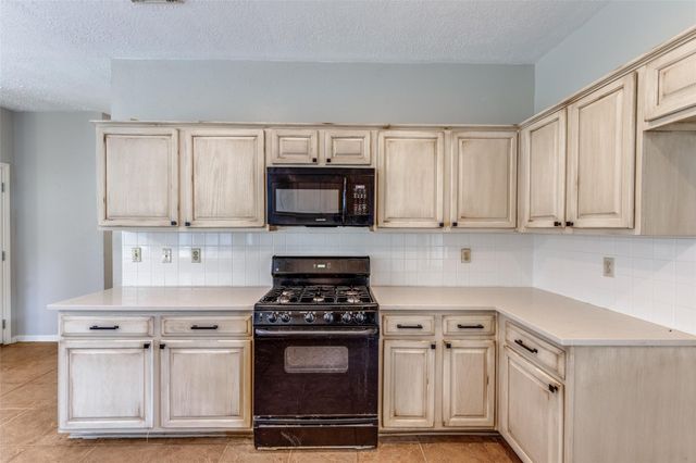 515 Brompton Lane, Highlands, TX 77562