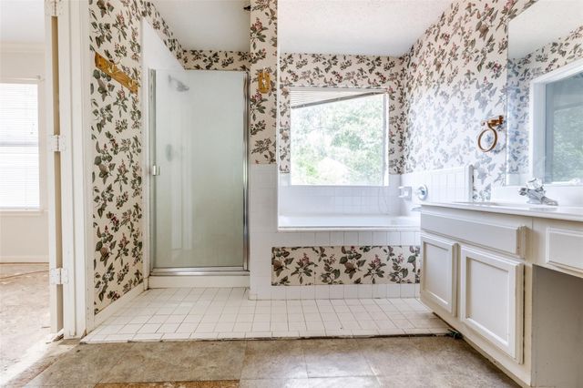515 Brompton Lane, Highlands, TX 77562