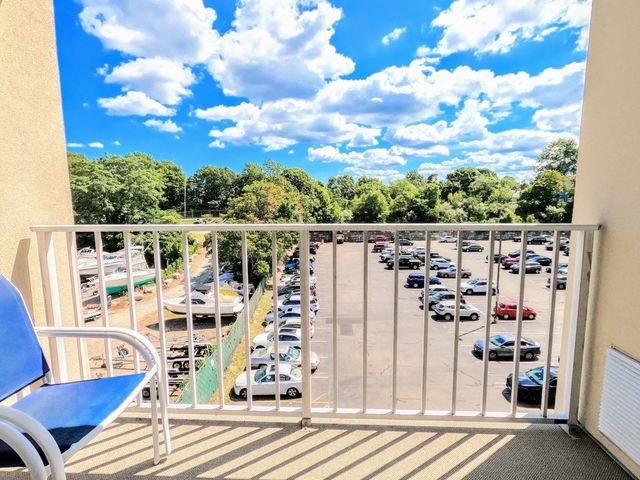 200 Cove Way 513, Quincy, MA 02169