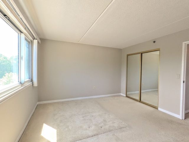 200 Cove Way 513, Quincy, MA 02169
