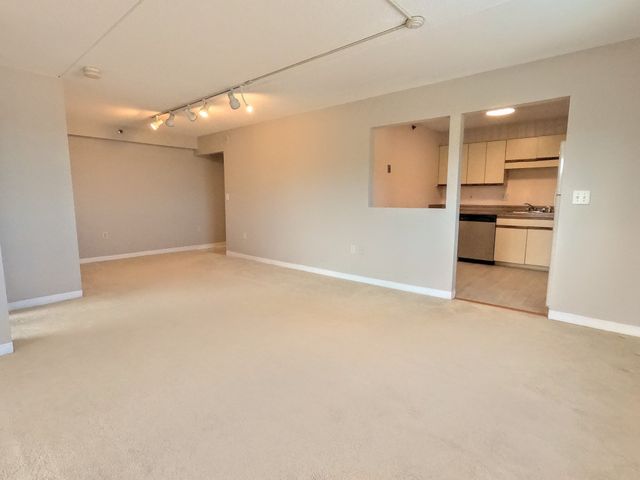 200 Cove Way 513, Quincy, MA 02169