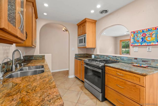 1849 Playa Riviera Dr, Cardiff, CA 92007