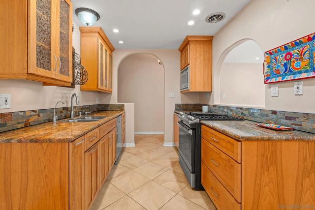 1849 Playa Riviera Dr, Cardiff, CA 92007