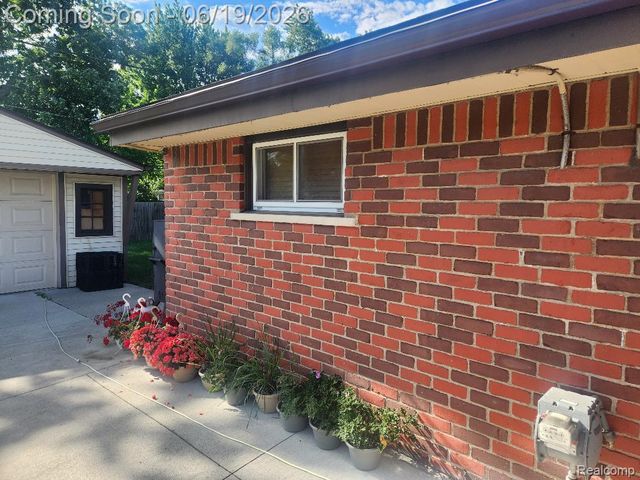11298 Superior Avenue, Warren, MI 48089