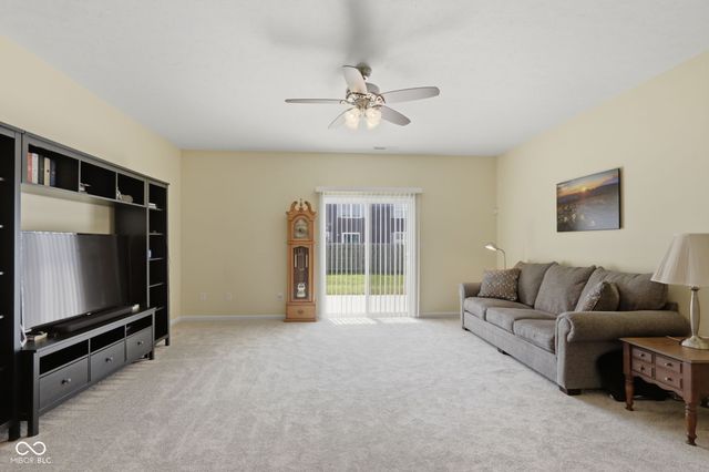 887 Sommersweet Run, Greenwood, IN 46143