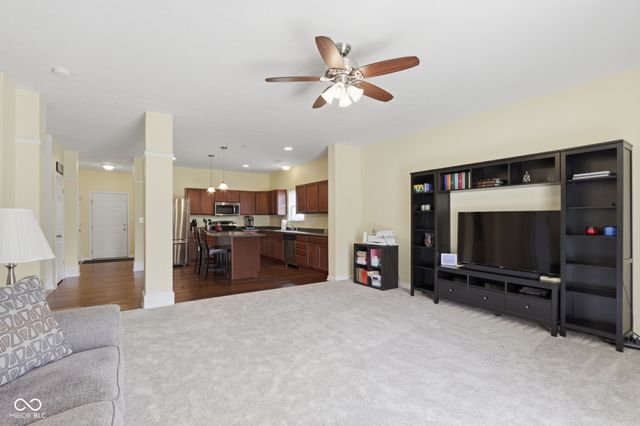 887 Sommersweet Run, Greenwood, IN 46143