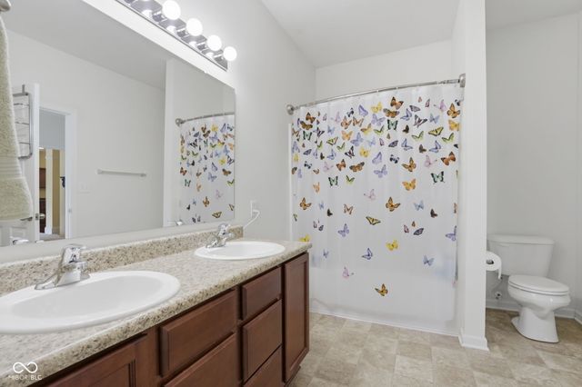 887 Sommersweet Run, Greenwood, IN 46143