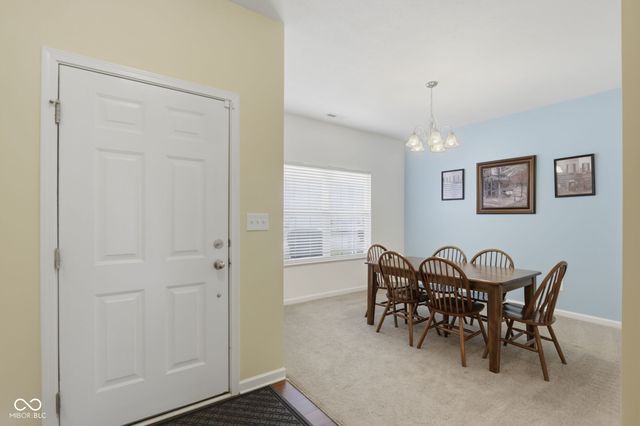 887 Sommersweet Run, Greenwood, IN 46143