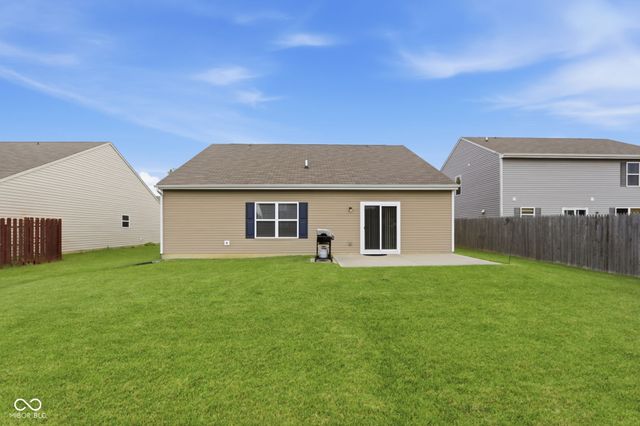 887 Sommersweet Run, Greenwood, IN 46143