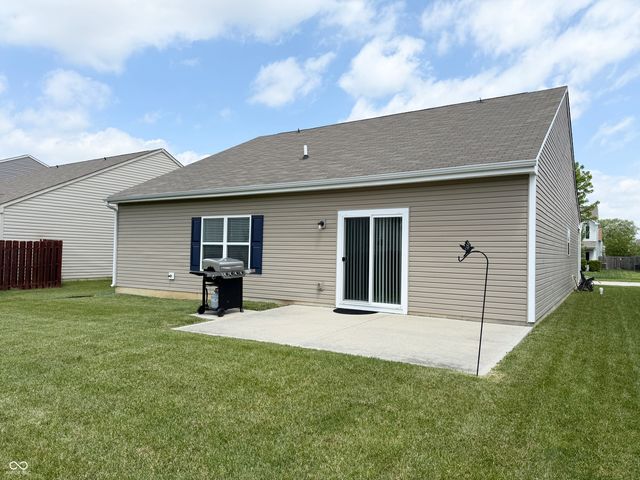 887 Sommersweet Run, Greenwood, IN 46143